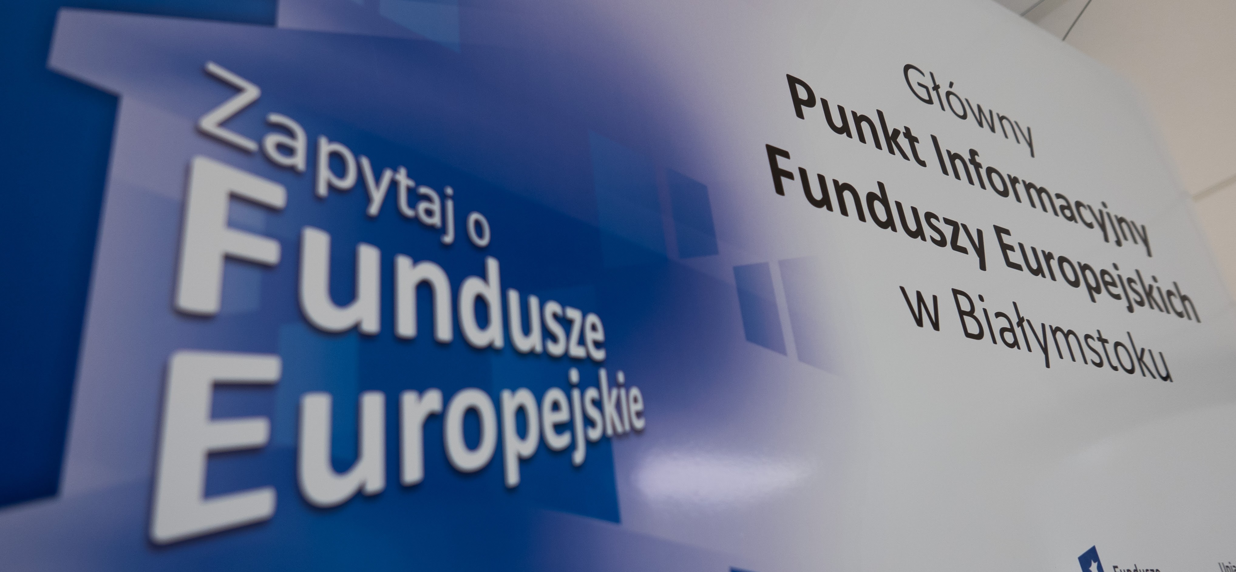 Grafika z napisem: Zapytaj o Fundusze Europejskie