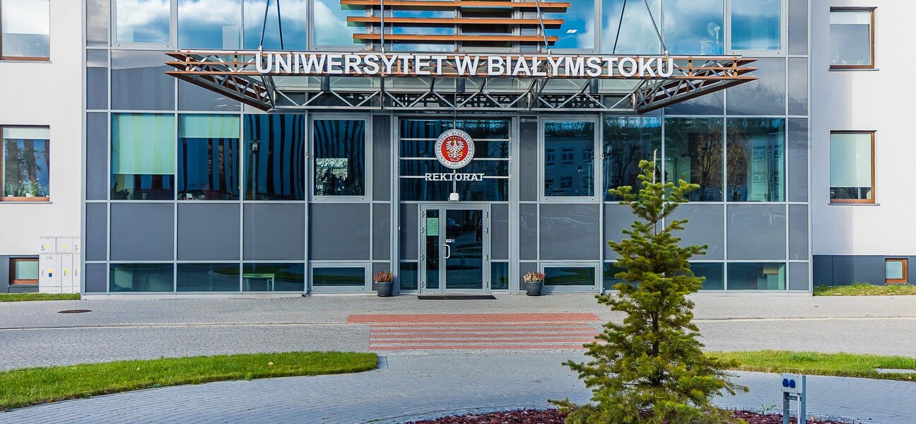 Wejście do budynku Uniwersytetu w Białymstoku