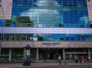 Oszklony budynek Książnicy Podlaskiej.