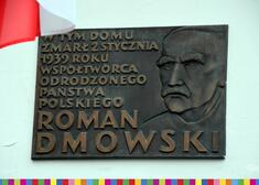 tablica pamiątkowa poświęcona Romanowi Dmowskiemu