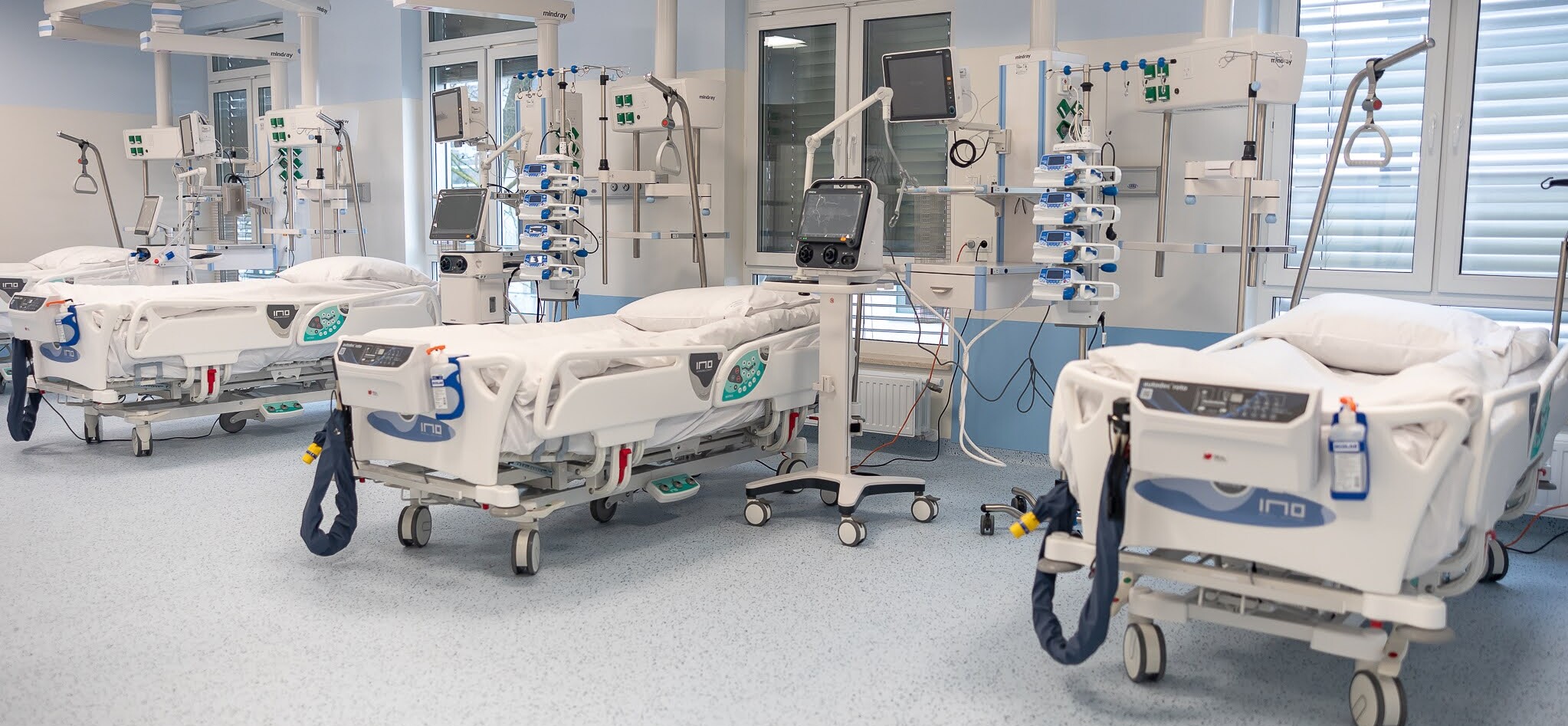 Łóżka szpitalne i sprzęt medyczny w szpitalu