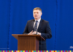 Marek Malinowski, członek zarządu przemawia z mównicy