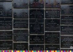 tablice pamiątkowe Sybiraków na murze