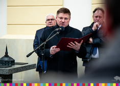 członek zarządu Marek Malinowski czyta list