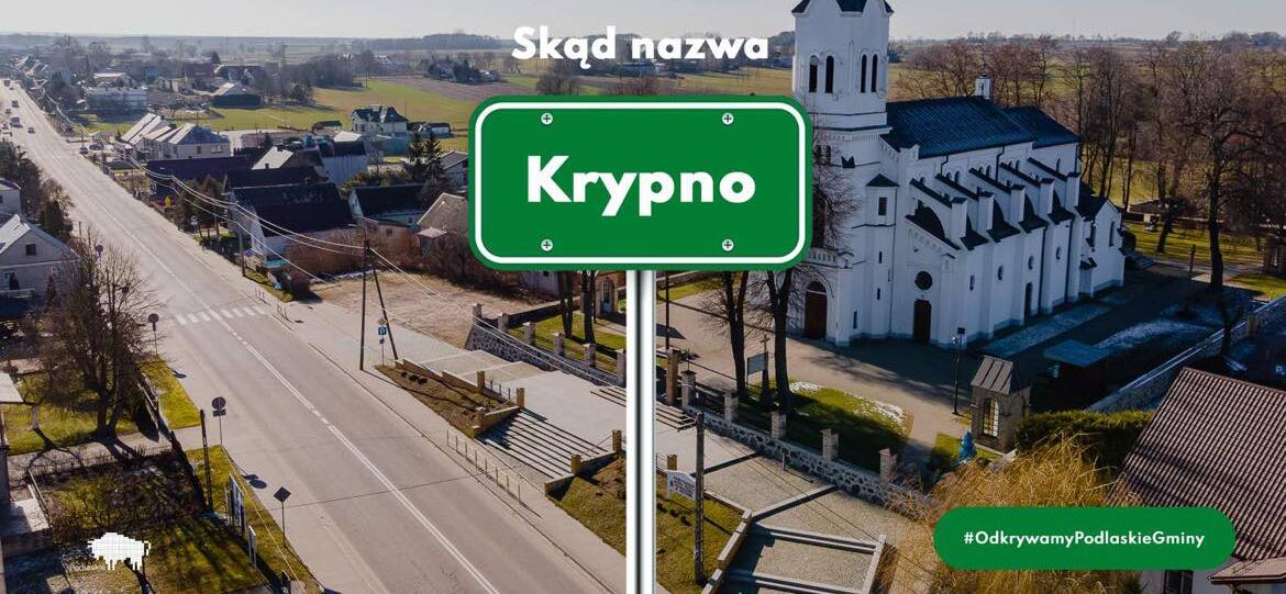 Widok z góry na Krypno. Po środku tablica z nazwą miejscowości.