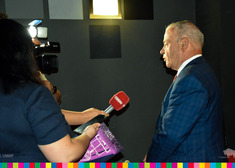Wicemarszałek Marek Olbryś udziela wywiadu do mediów