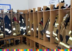 Szafki z ubraniami strażaków