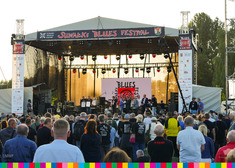festiwalowicze pod sceną Suwałki Blues Festival