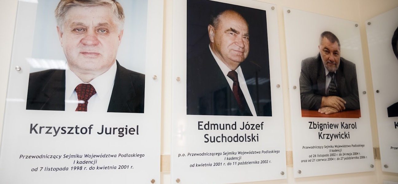Fotografie trzech przewodniczących. Na pierwszym planie Krzysztof Putra.