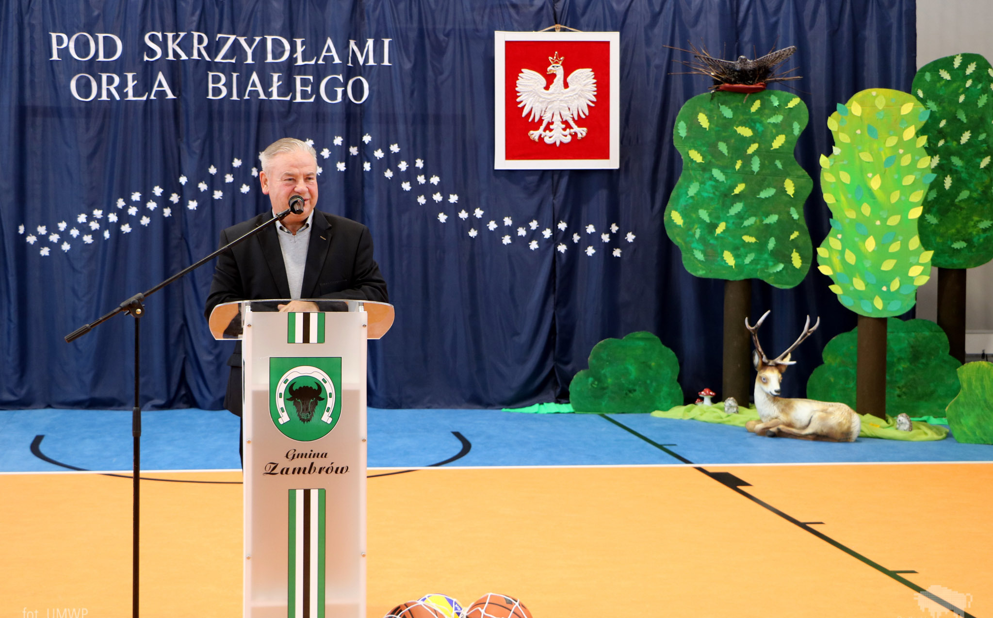 Szkoła w Porytem-Jabłoni otrzymała sztandar i salę sportową