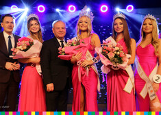 Finalistki, Miss Polonia, Marek Olbryś ustawieni są do wspólnego zdjęcia