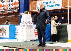 Przemawiający przewodniczący sejmiku Dębski