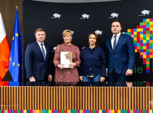 Członek zarządu Malinowski, radny Siekierko, prezes Mojkowska oraz dyrektor Szepietowska