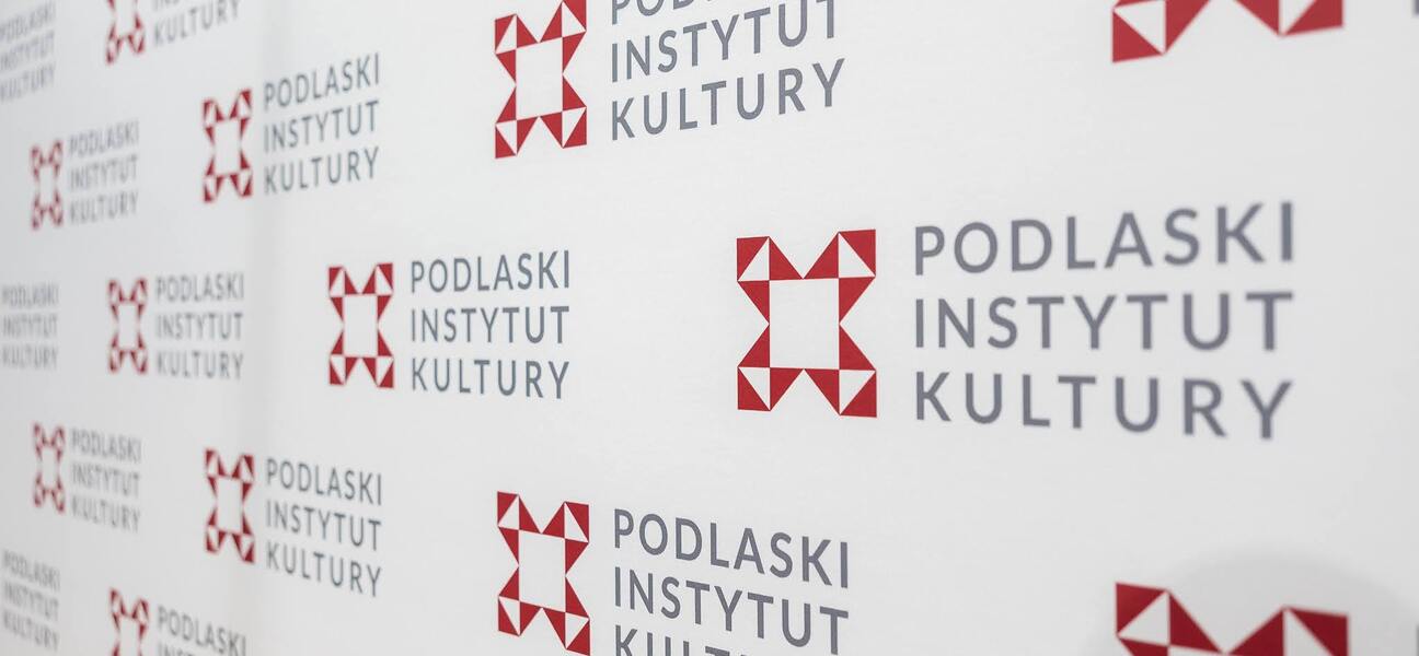 Napisy Podlaska Instytut Kultury oraz czerwone logotypy PIK