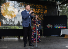 wicemarszałek Marek Malinowski wypowiada się do publiczności