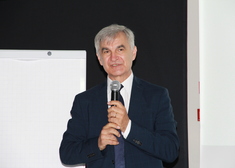 Bogdan Dyjuk, członek zarządu przemawia 