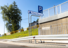 Znak drogowy stacja Baciuty.