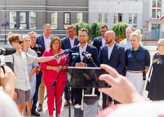 Poseł i samorządowcy na konferencji