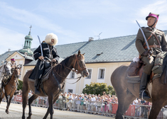 Żołnierze na koniach