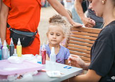 Dziewczynka na pikniku