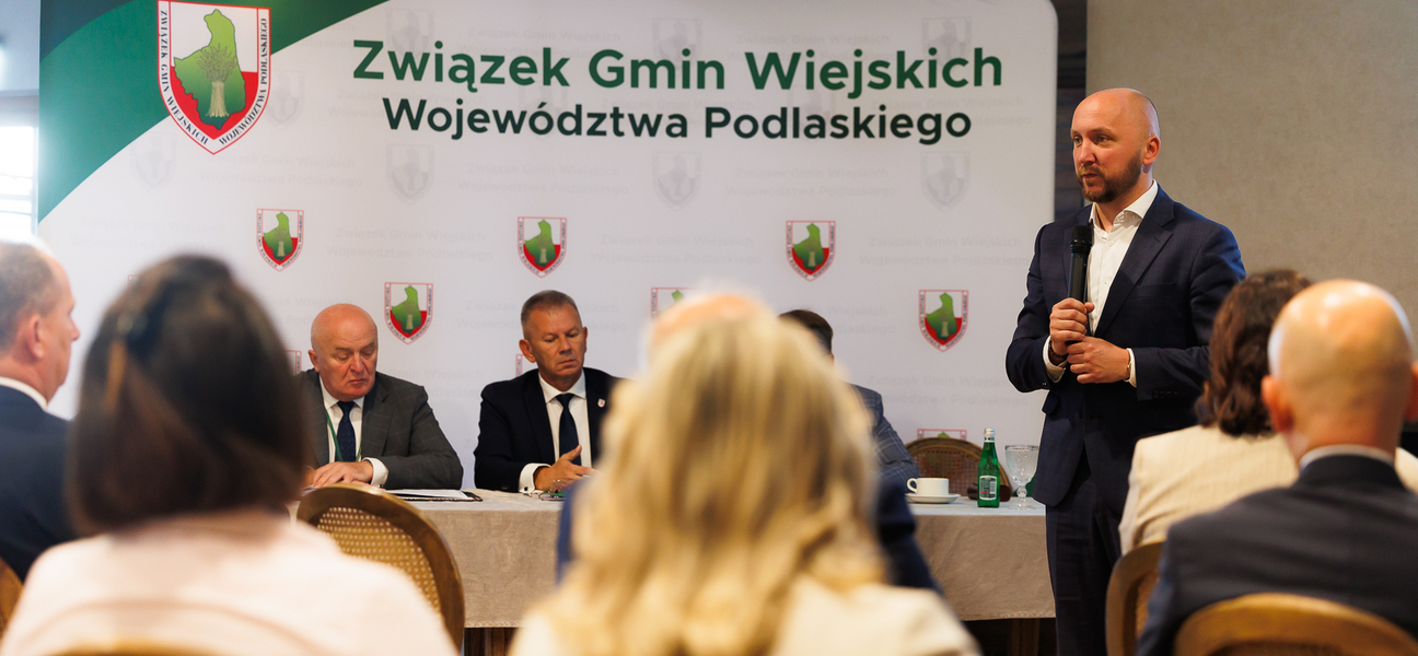 Marszałek województwa przemawia na posiedzeniu Związku Gmin Wiejskich Województwa Podlaskiego