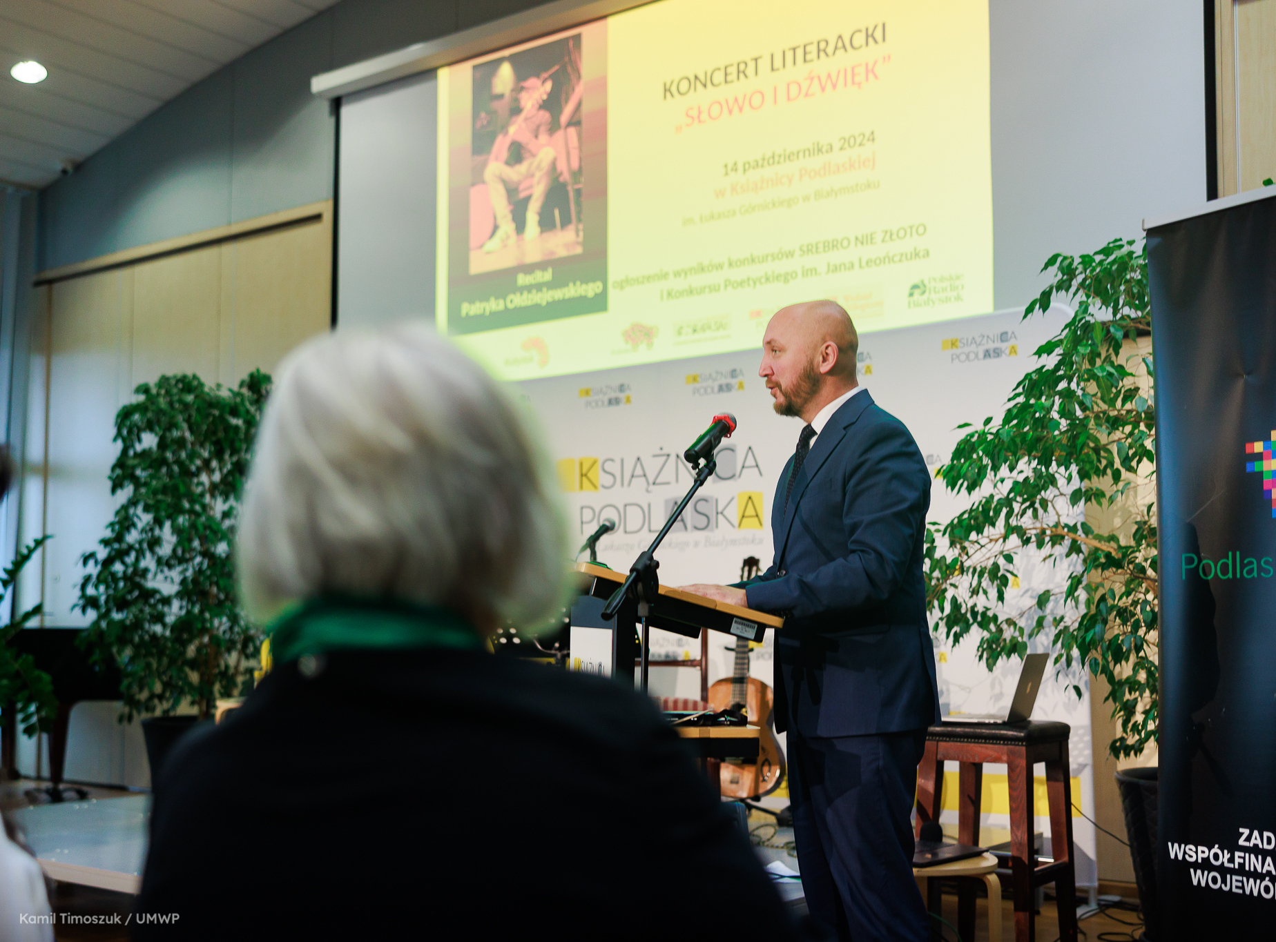 Łukasz Prokorym gratulował laureatom dwóch konkursów literackich