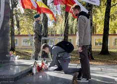 [19.10.2024] Złożenie wieńca pod pomnikiem św. p. ks. Popiełuszki-12.jpg