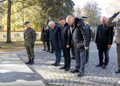 [19.10.2024] Złożenie wieńca pod pomnikiem św. p. ks. Popiełuszki-19.jpg