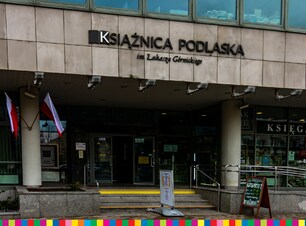 Wejście do Książnicy Podlaskiej.