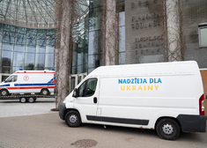 Samochód dostawczy z napisem: nadzieja dla Ukrainy