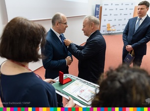 Odznaka Honorowa Województwa Podlaskiego na 100-lecie białostockiego urzędu miar