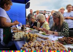 Piknik w Drohiczynie - poczęstunek. 