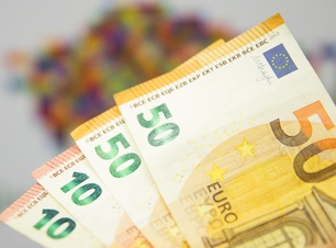 Banknoty euro o różnych nominałach